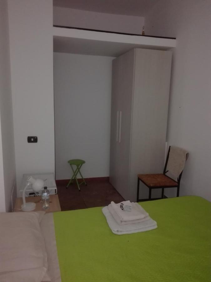 A Santy'S Roomsbagno Condiviso Sharedboth Room2Piano No Lift No Shuttle -No Pasti No Meal,- A Pagamento Air Condizextra Bed Air Condiz Extrabed For A Fee-3 Minuti Bus Xfieradiroma-10 Minutes Stop Bus To Rome In50 Minutes Trafficpermitting Are You To Φιουμιτσίνο Εξωτερικό φωτογραφία