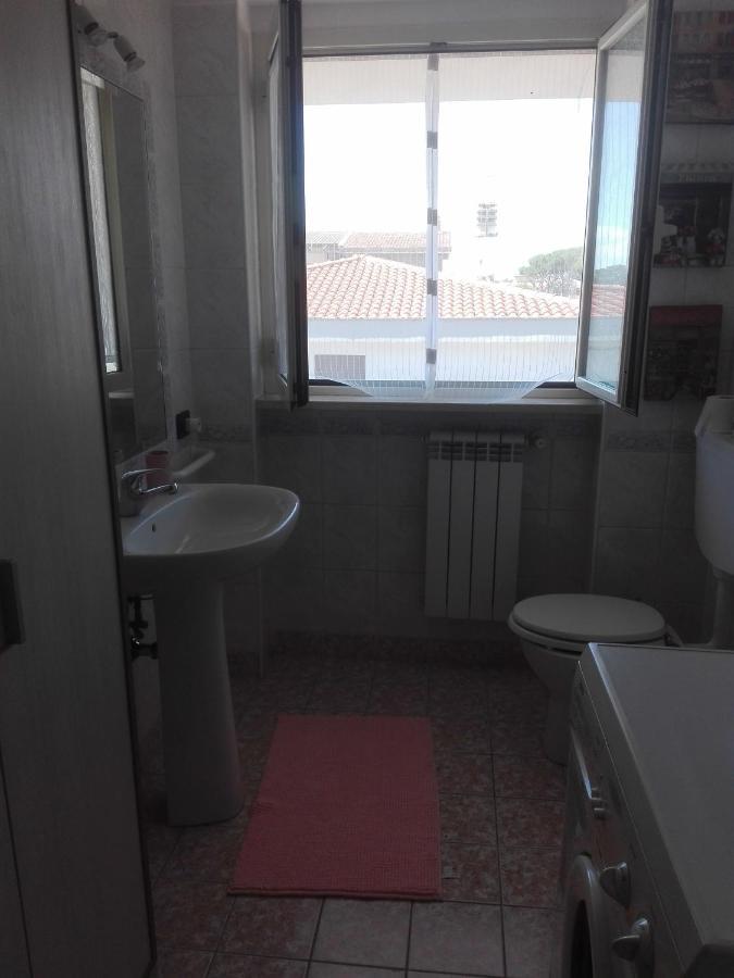 A Santy'S Roomsbagno Condiviso Sharedboth Room2Piano No Lift No Shuttle -No Pasti No Meal,- A Pagamento Air Condizextra Bed Air Condiz Extrabed For A Fee-3 Minuti Bus Xfieradiroma-10 Minutes Stop Bus To Rome In50 Minutes Trafficpermitting Are You To Φιουμιτσίνο Εξωτερικό φωτογραφία